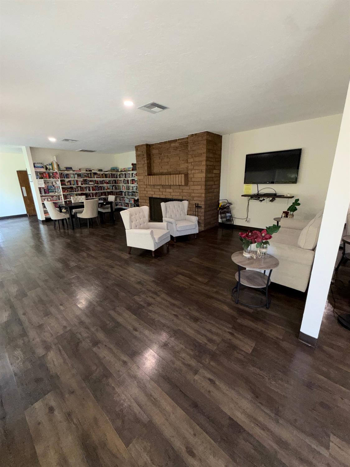 2706 W Ashlan Ave #113, Fresno, CA 93705