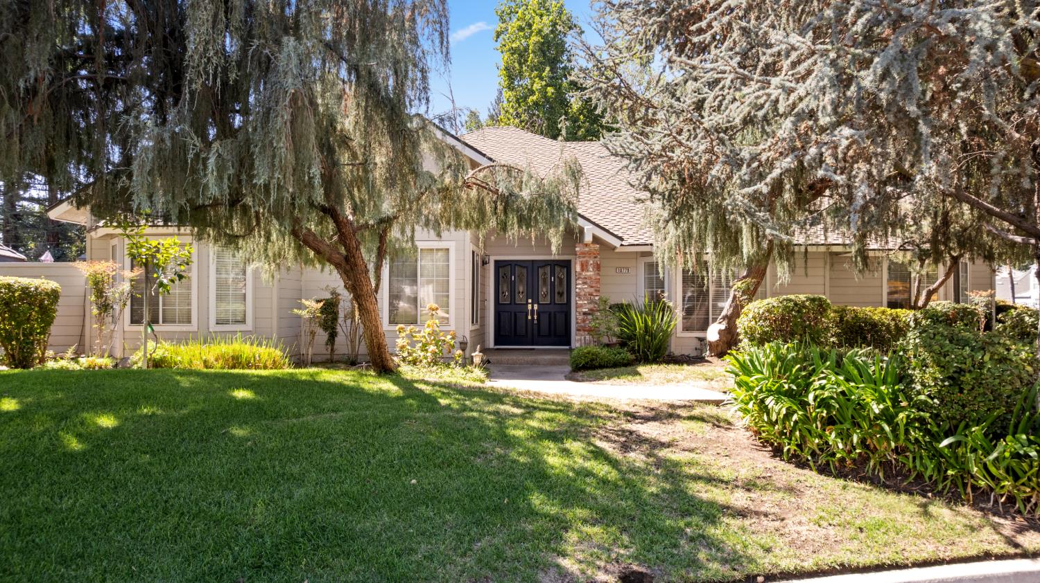 10779 N Silver Lake Ln, Fresno, CA 93730