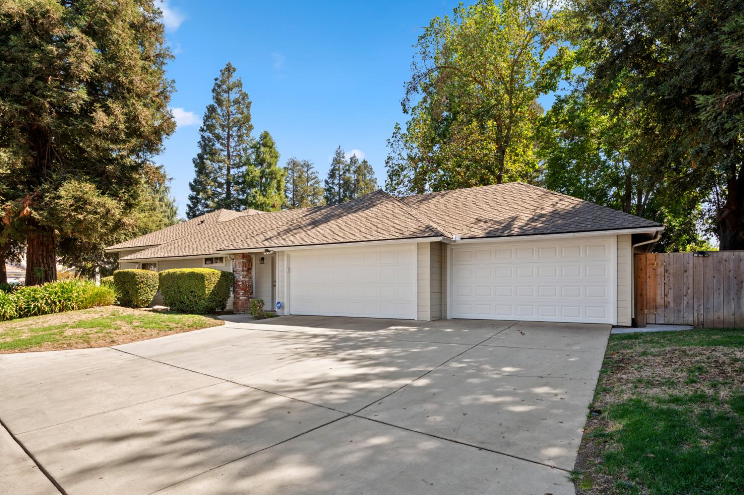 10779 N Silver Lake Ln, Fresno, CA 93730