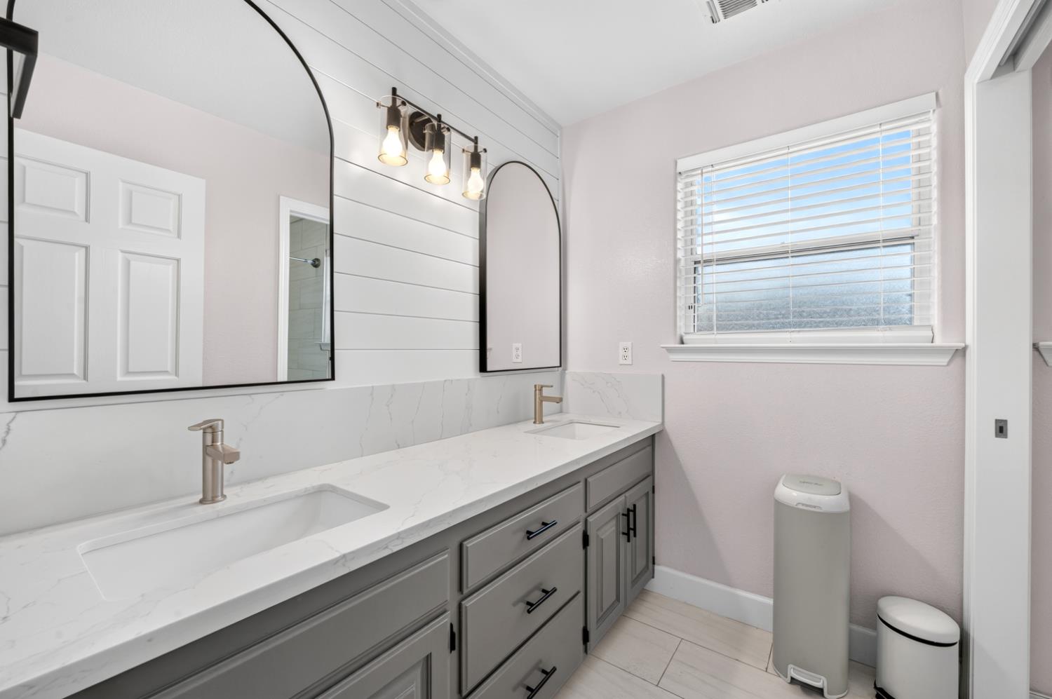 10779 N Silver Lake Ln, Fresno, CA 93730