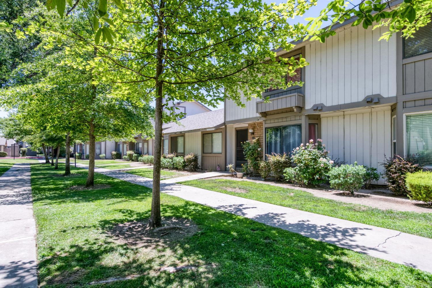4757 N Woodrow Ave #143, Fresno, CA 93726