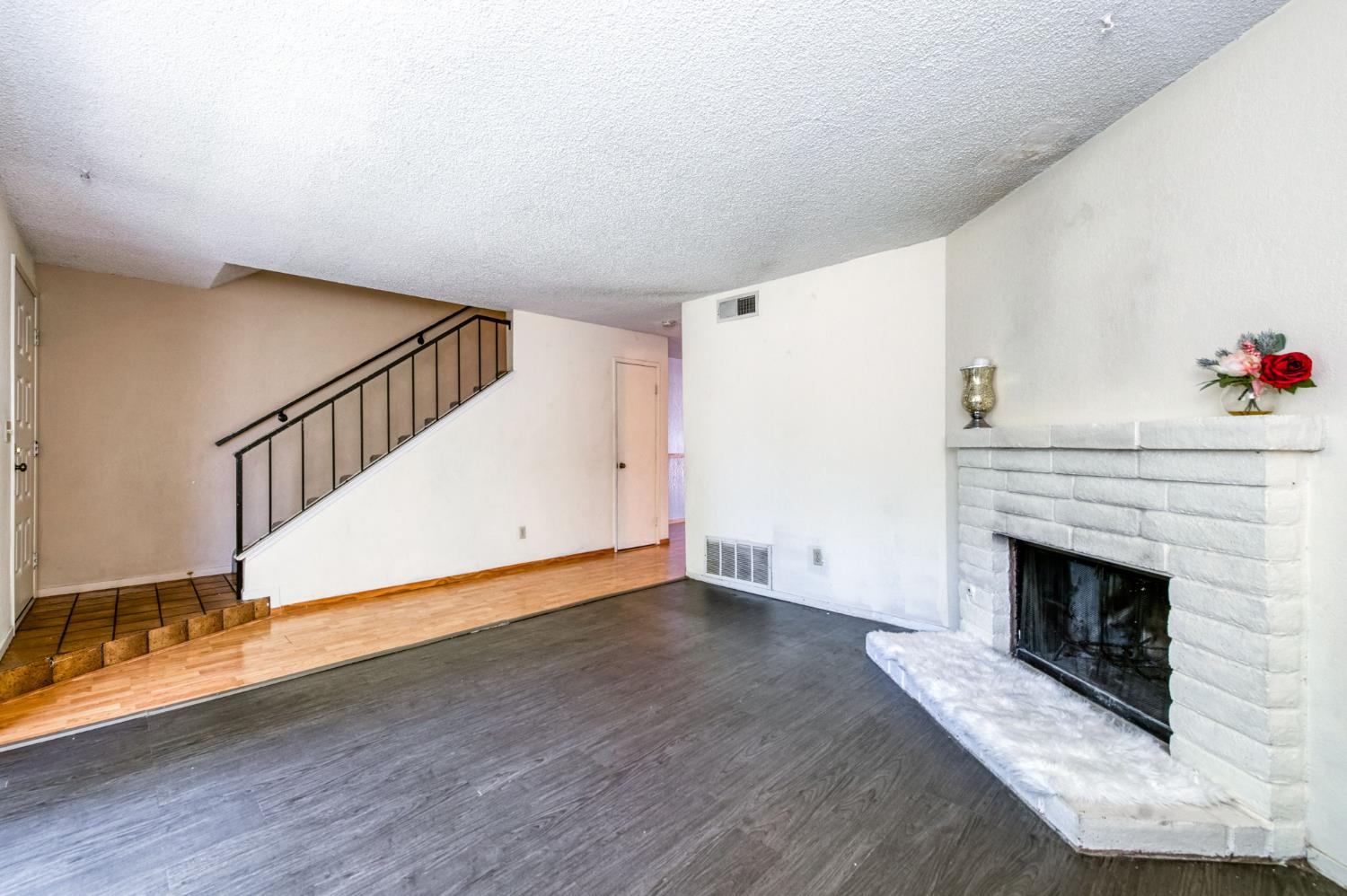 4757 N Woodrow Ave #143, Fresno, CA 93726