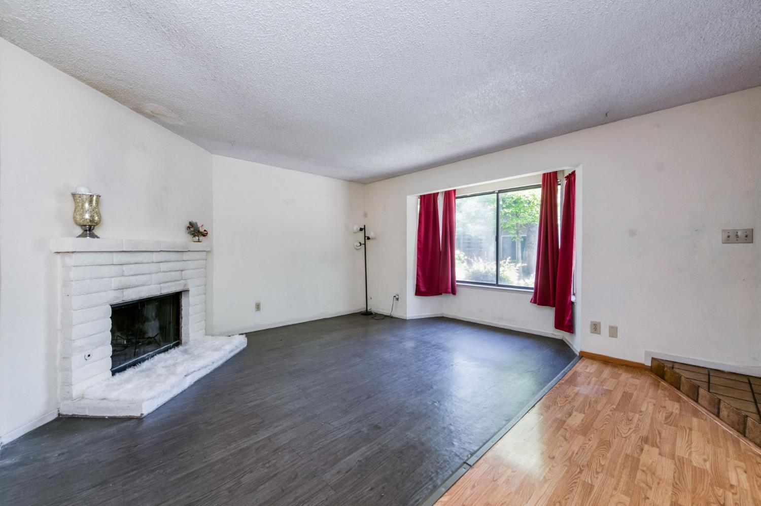 4757 N Woodrow Ave #143, Fresno, CA 93726
