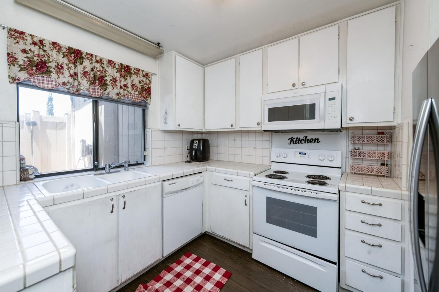 4757 N Woodrow Ave #143, Fresno, CA 93726