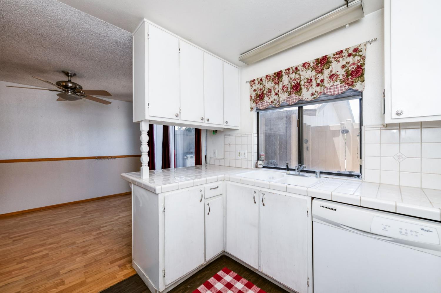 4757 N Woodrow Ave #143, Fresno, CA 93726
