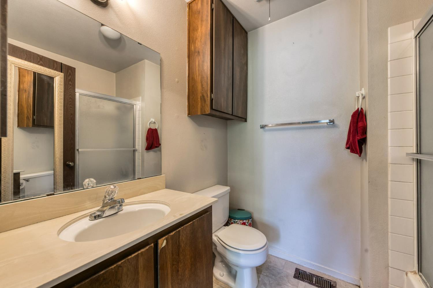 4757 N Woodrow Ave #143, Fresno, CA 93726