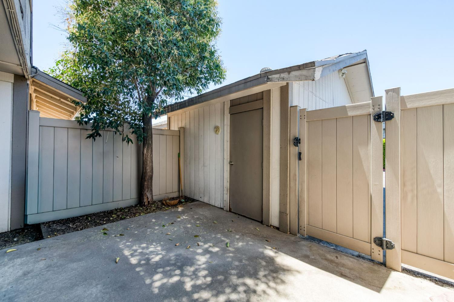 4757 N Woodrow Ave #143, Fresno, CA 93726