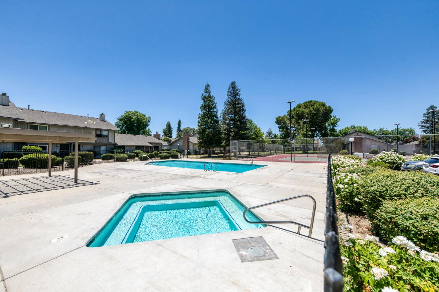 4757 N Woodrow Ave #143, Fresno, CA 93726
