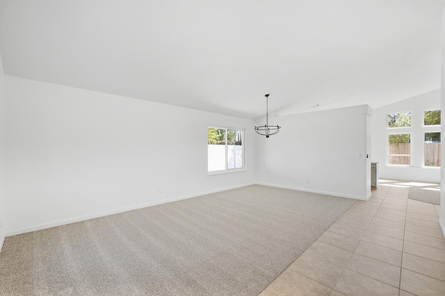 993 E Omaha Ave, Fresno, CA 93720