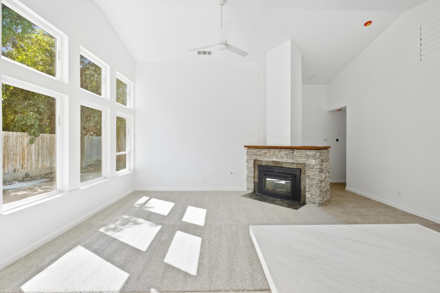 993 E Omaha Ave, Fresno, CA 93720