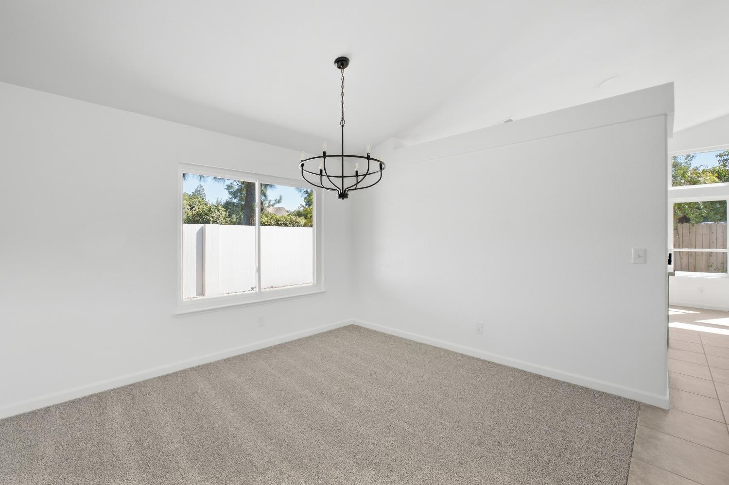 993 E Omaha Ave, Fresno, CA 93720