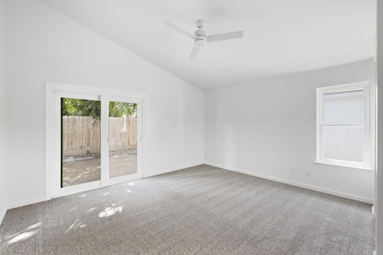 993 E Omaha Ave, Fresno, CA 93720