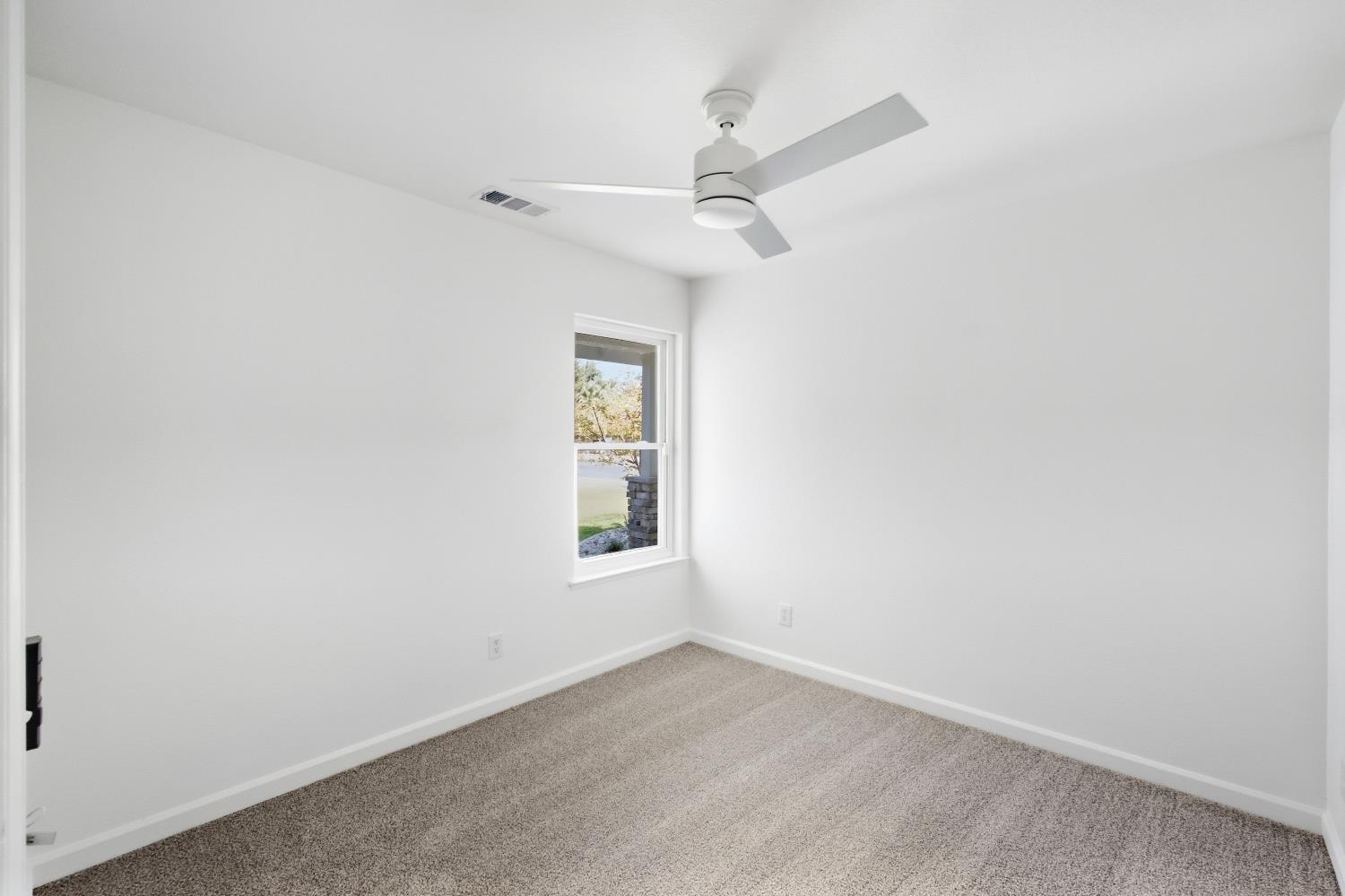 993 E Omaha Ave, Fresno, CA 93720