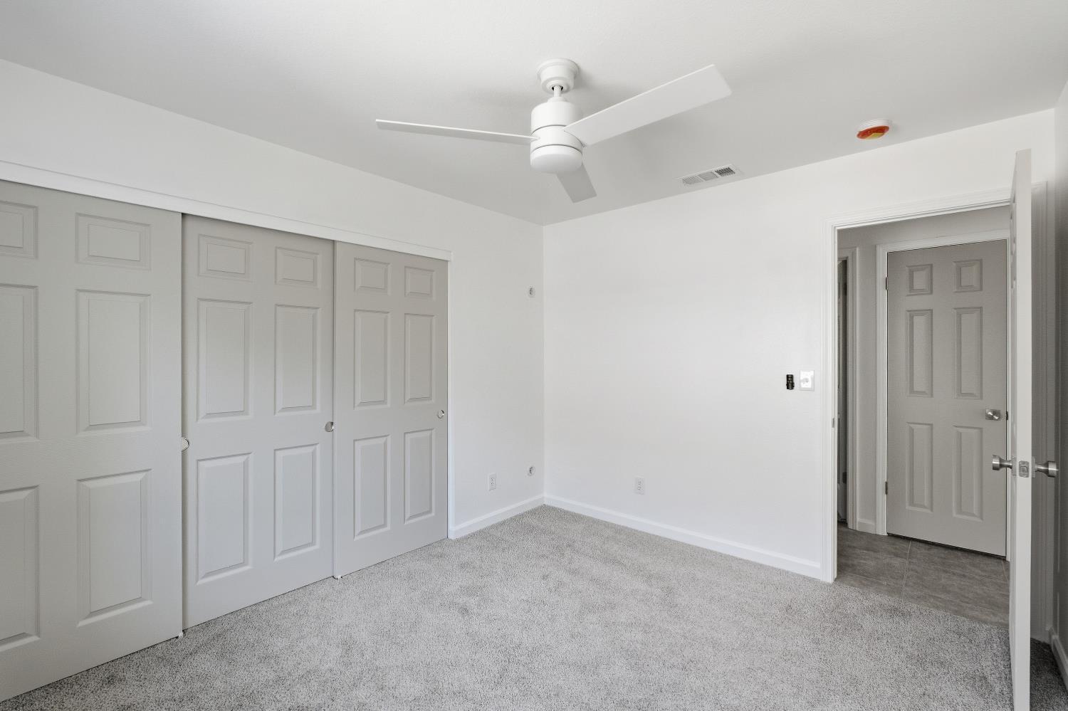 993 E Omaha Ave, Fresno, CA 93720