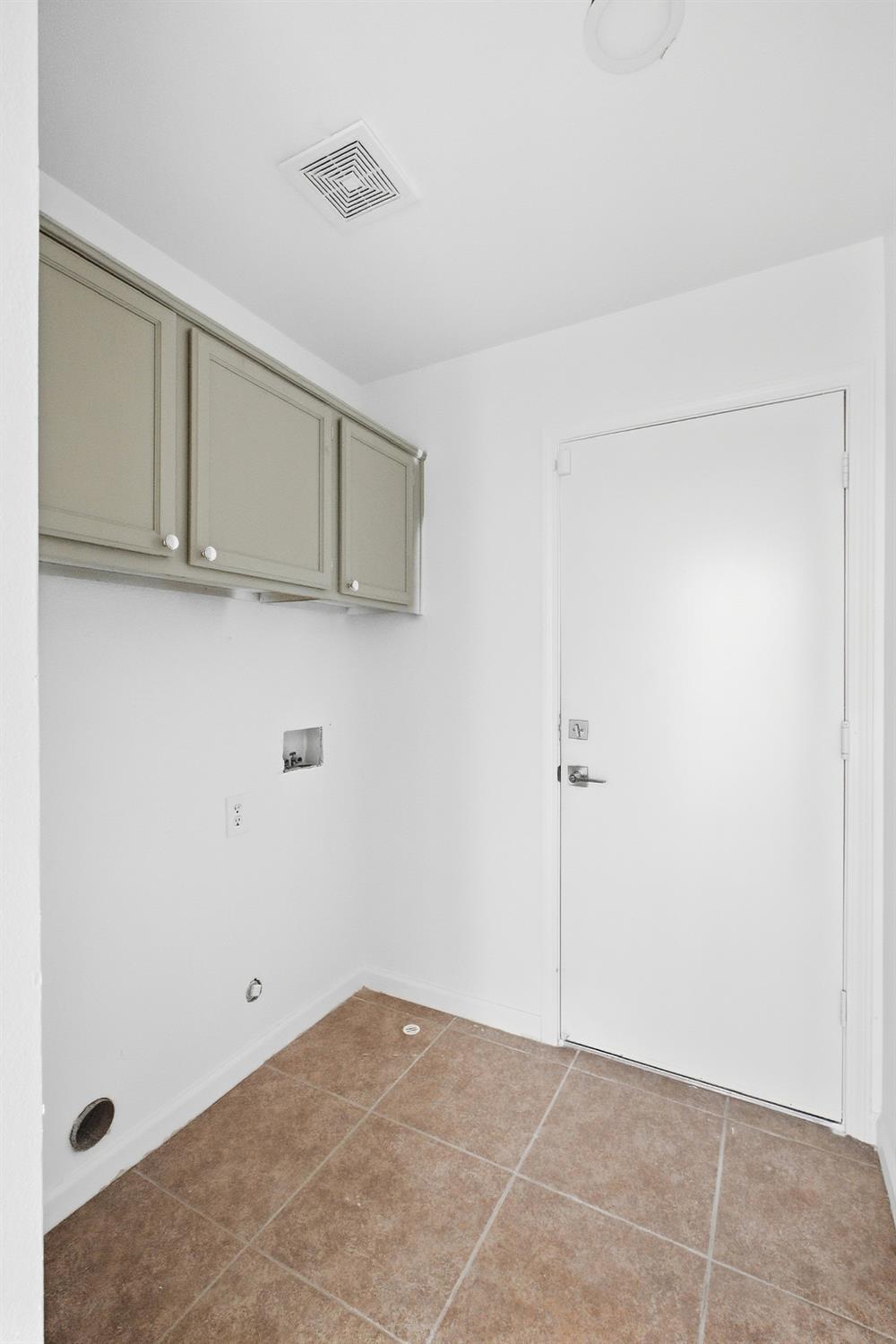 993 E Omaha Ave, Fresno, CA 93720