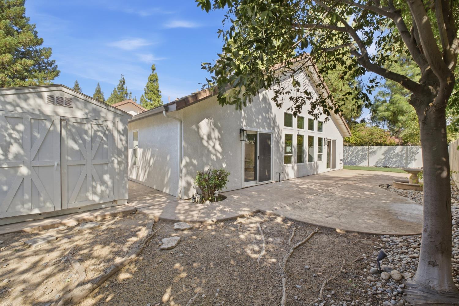 993 E Omaha Ave, Fresno, CA 93720