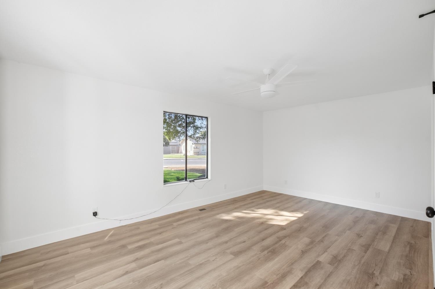1290 N Steven Ave, Reedley, CA 93654