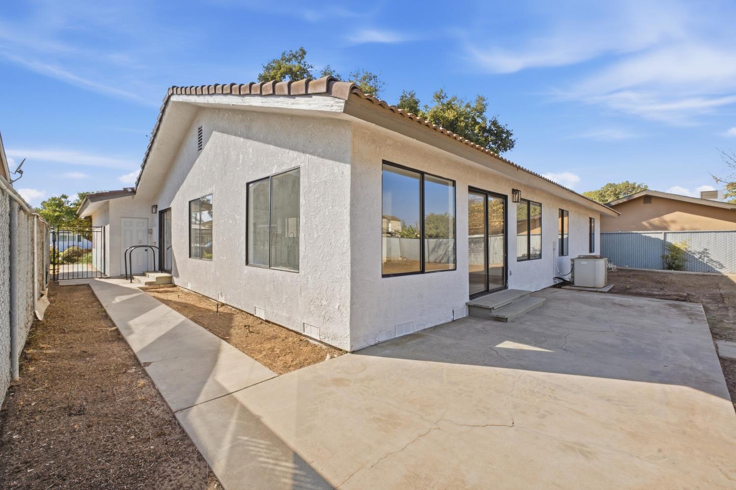 1290 N Steven Ave, Reedley, CA 93654