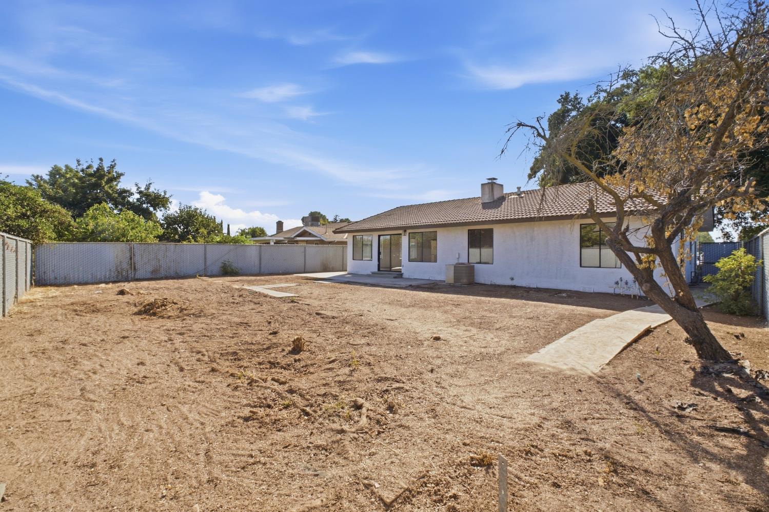 1290 N Steven Ave, Reedley, CA 93654