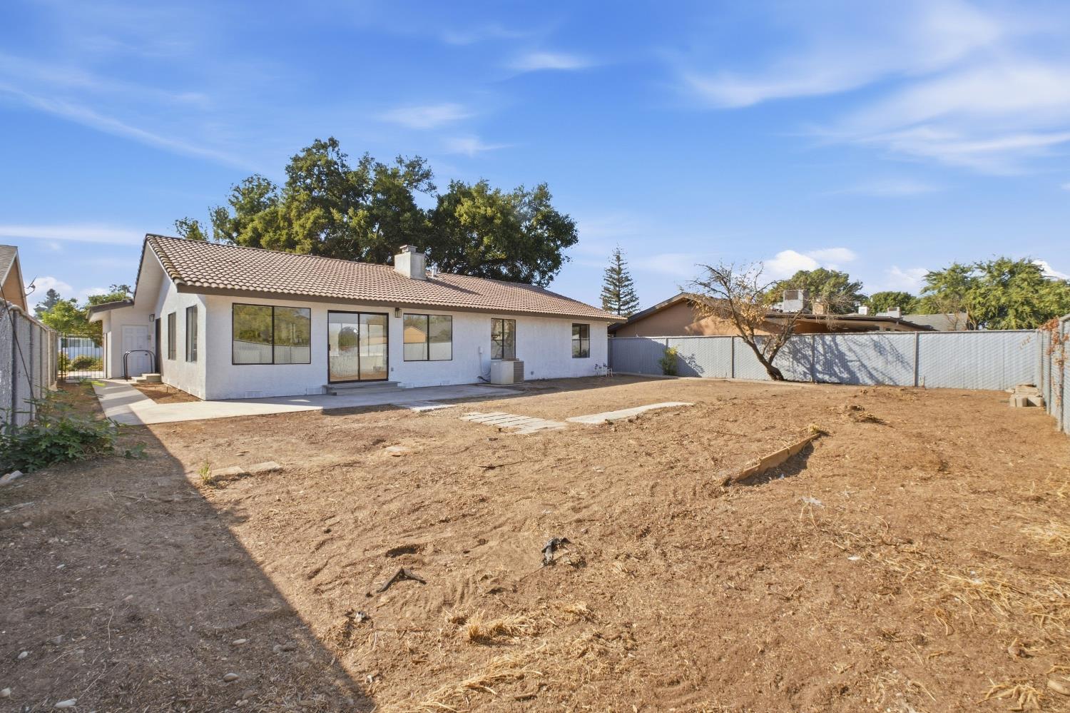 1290 N Steven Ave, Reedley, CA 93654