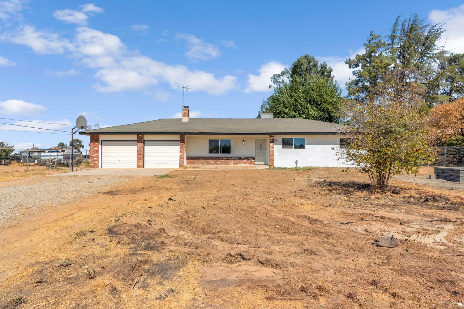 18807 Smithwood Dr, Madera, CA 93638