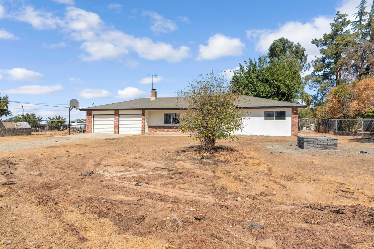 18807 Smithwood Dr, Madera, CA 93638