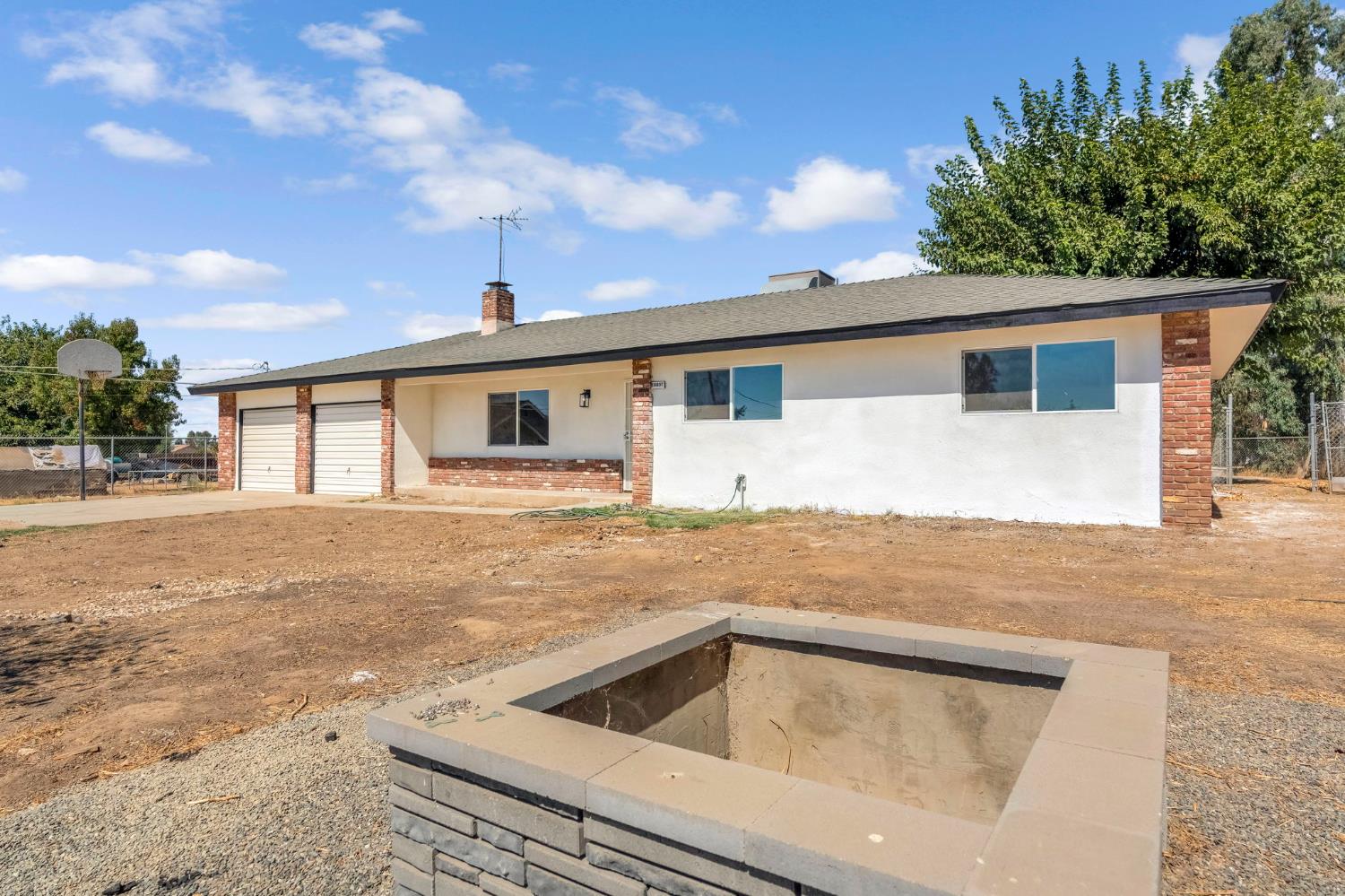 18807 Smithwood Dr, Madera, CA 93638