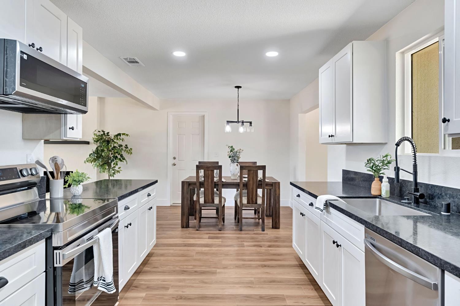 18807 Smithwood Dr, Madera, CA 93638