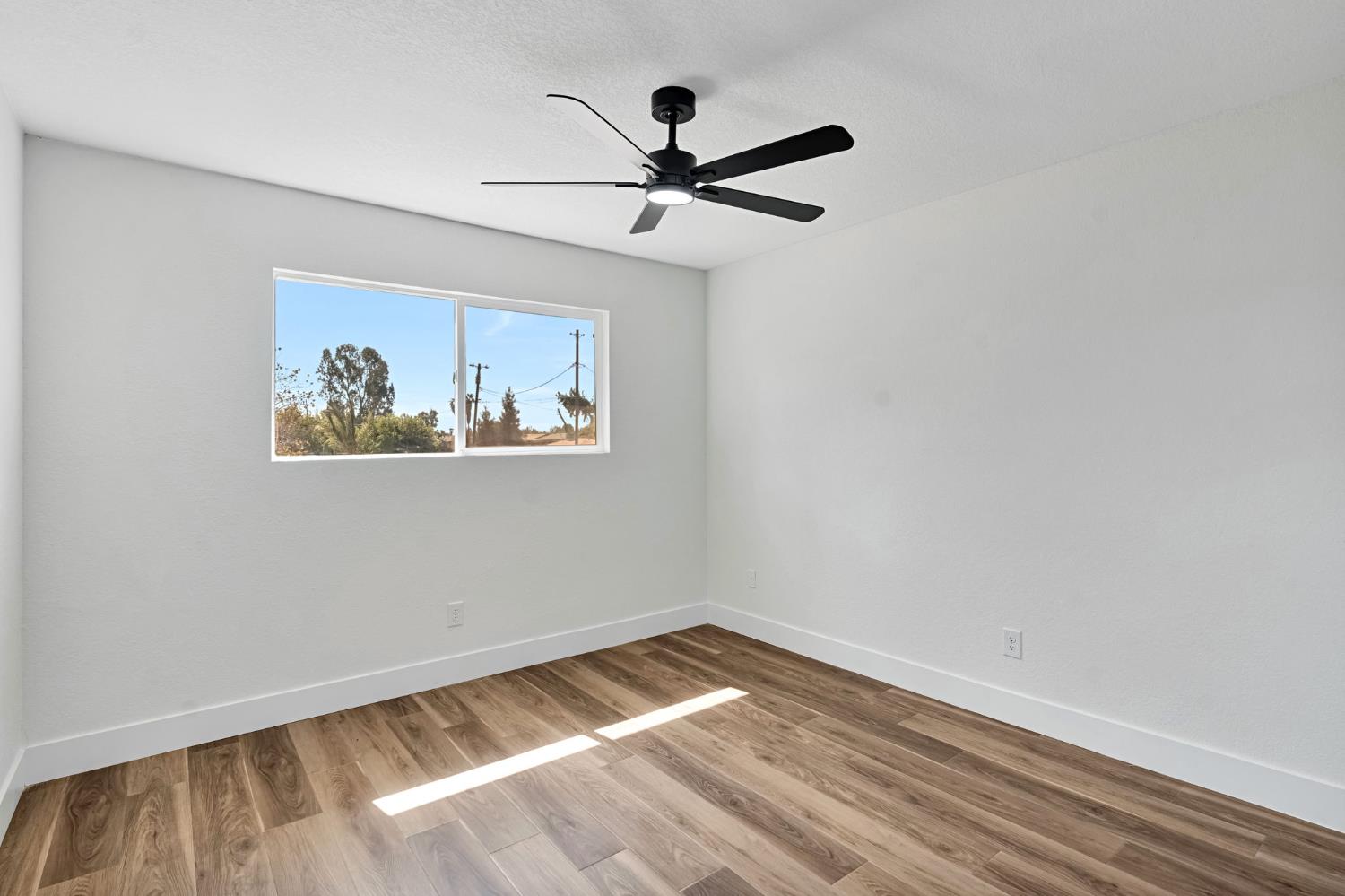 18807 Smithwood Dr, Madera, CA 93638