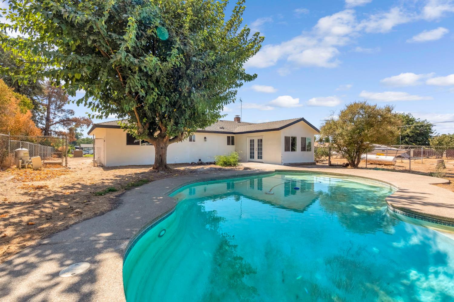 18807 Smithwood Dr, Madera, CA 93638