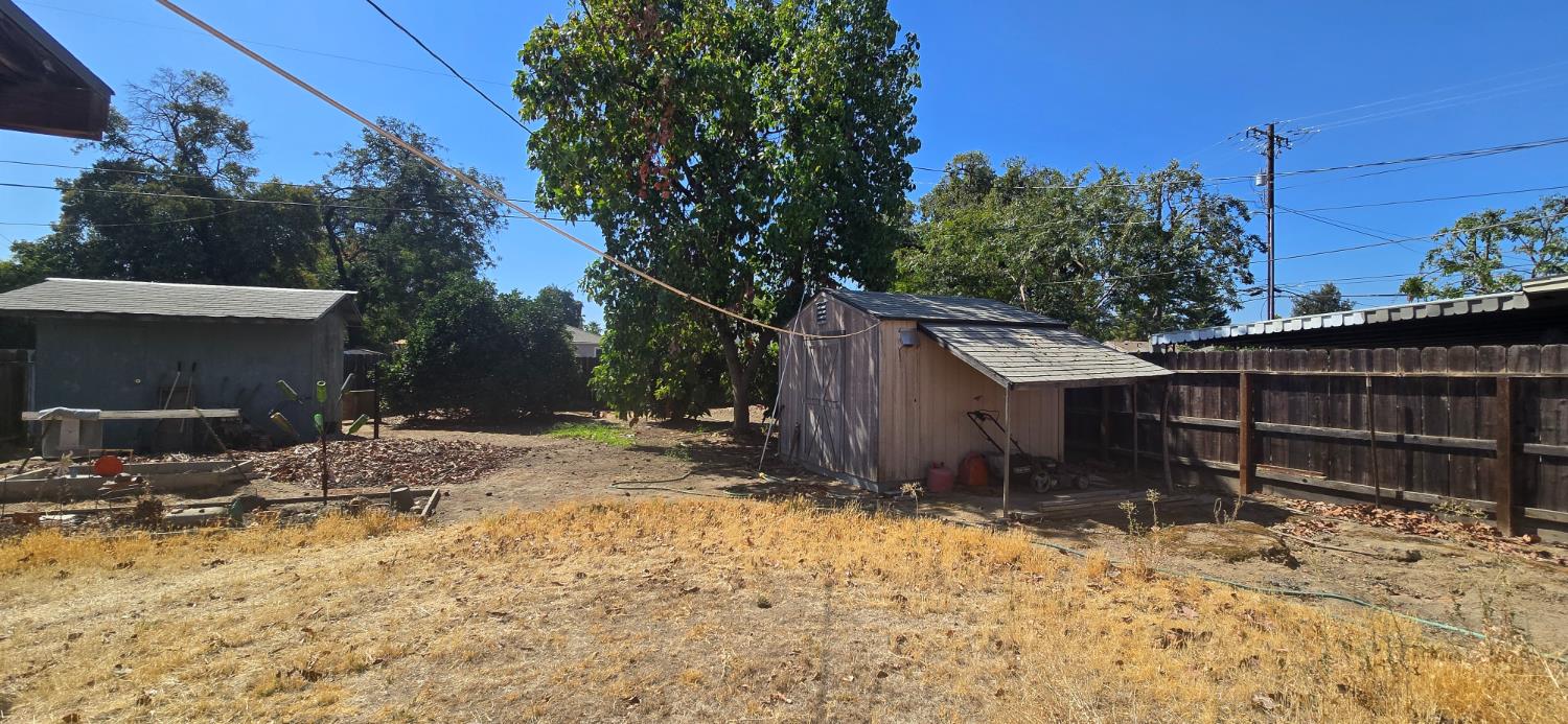 1312 E Michigan Ave, Fresno, CA 93704