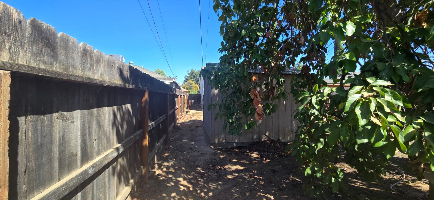 1312 E Michigan Ave, Fresno, CA 93704