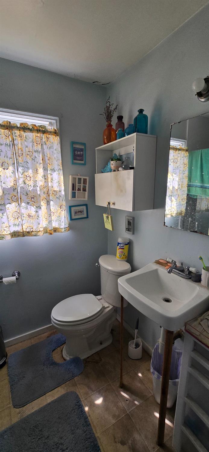 1312 E Michigan Ave, Fresno, CA 93704