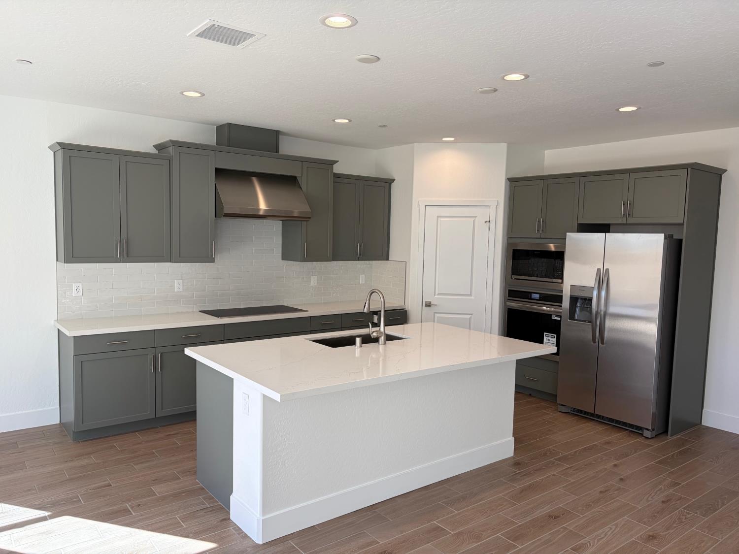 2871 E Veranda Dr, Fresno, CA 93730