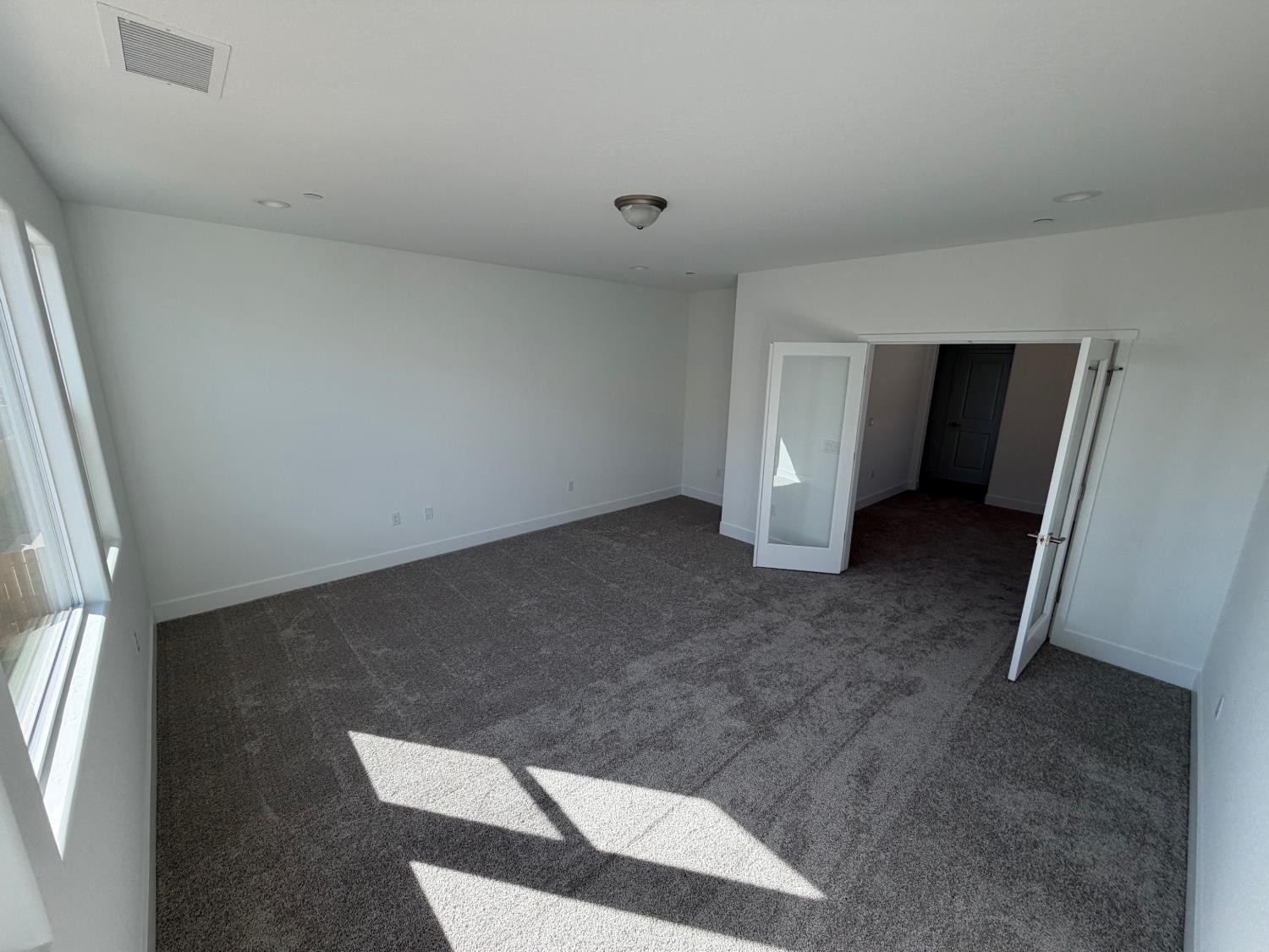 2871 E Veranda Dr, Fresno, CA 93730