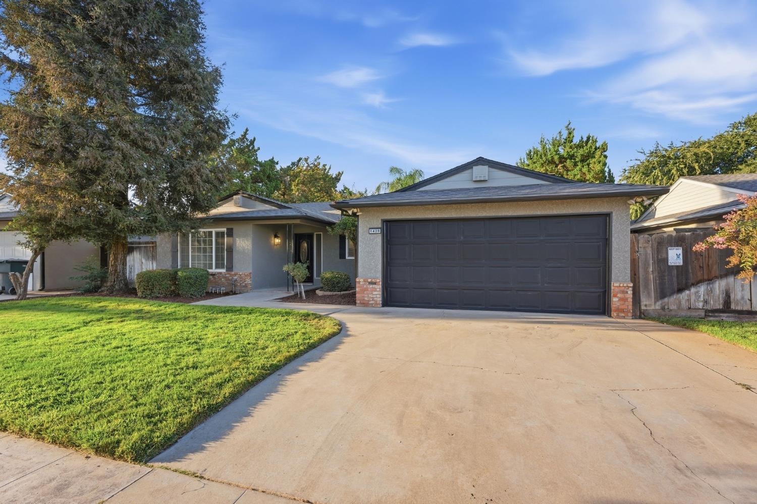 1426 W Minarets Ave, Fresno, CA 93711