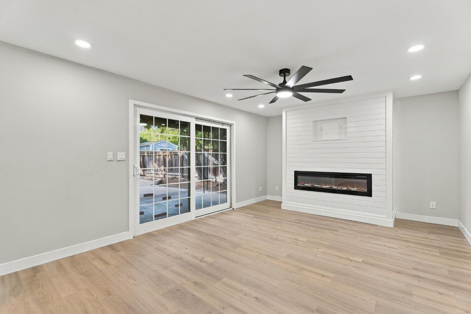 1426 W Minarets Ave, Fresno, CA 93711