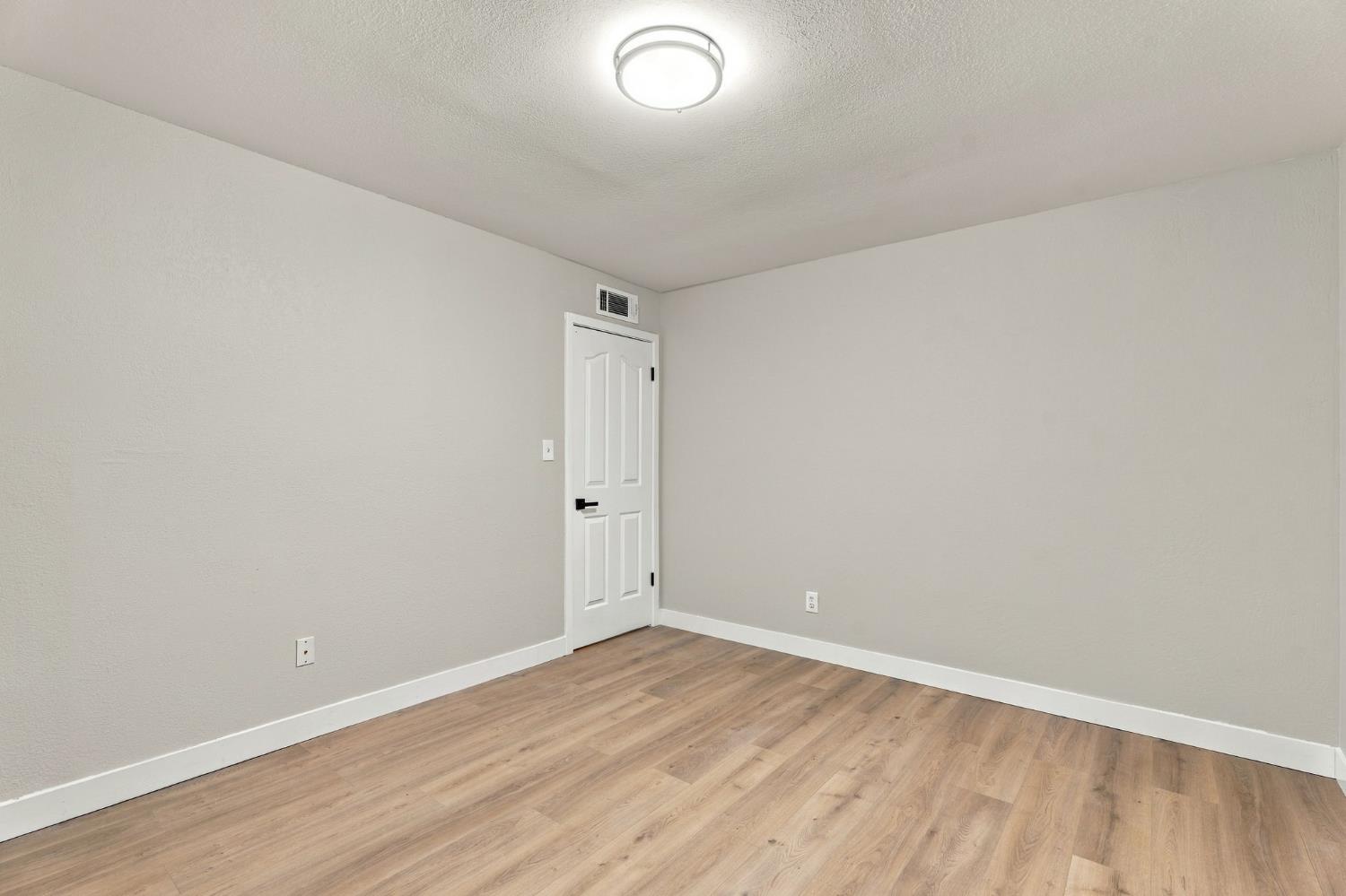 1426 W Minarets Ave, Fresno, CA 93711