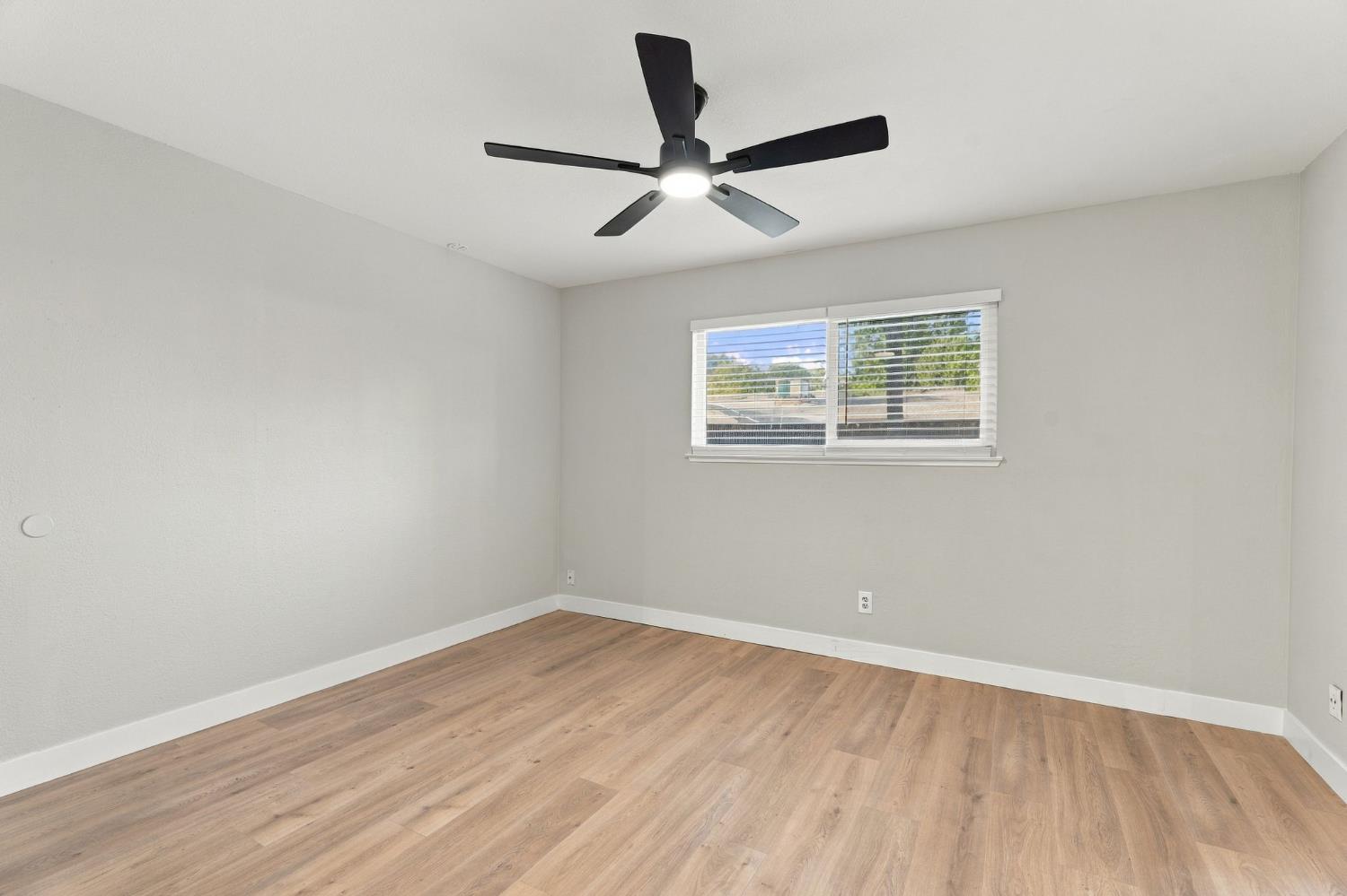 1426 W Minarets Ave, Fresno, CA 93711