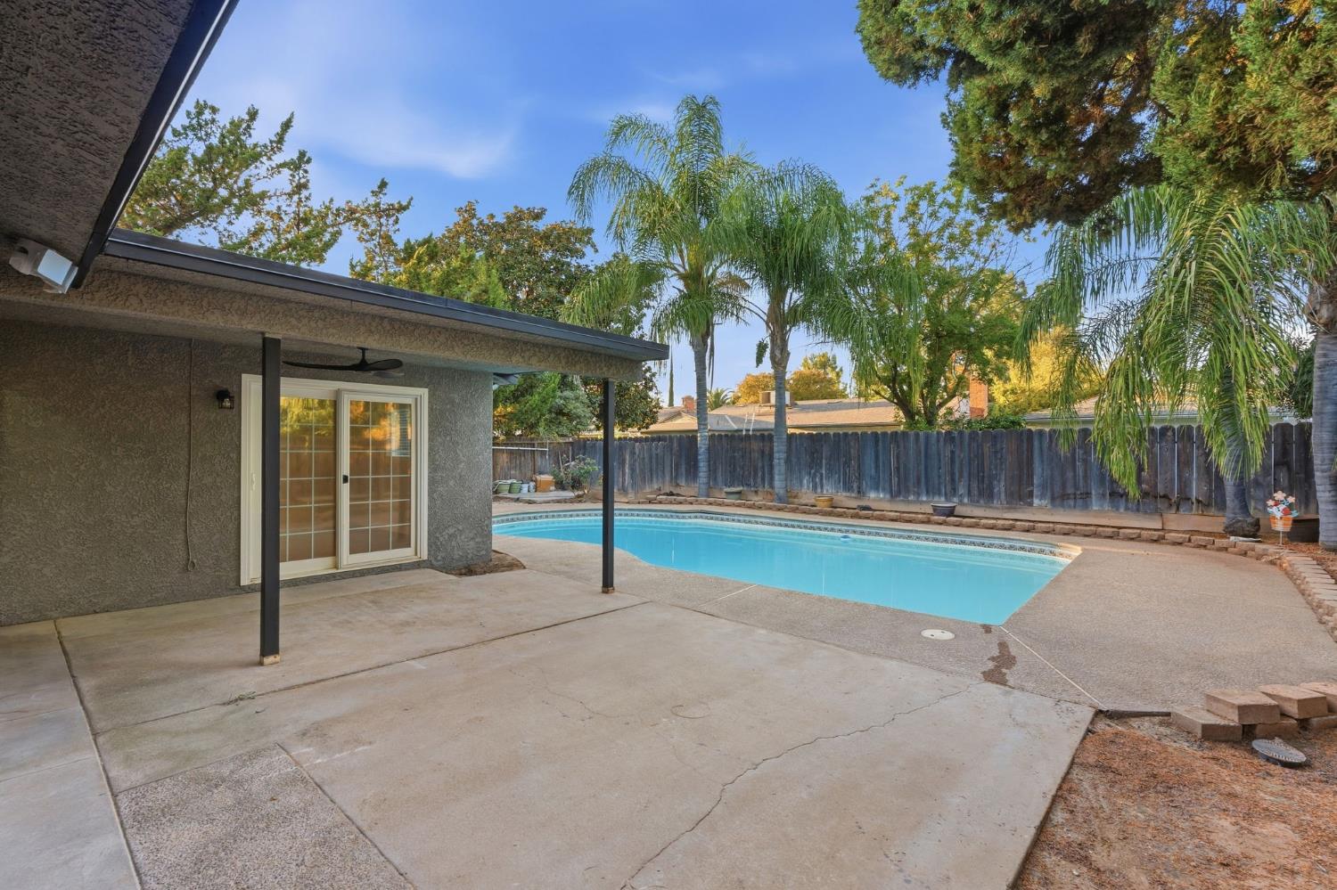 1426 W Minarets Ave, Fresno, CA 93711