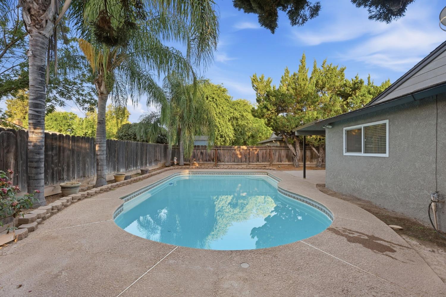 1426 W Minarets Ave, Fresno, CA 93711