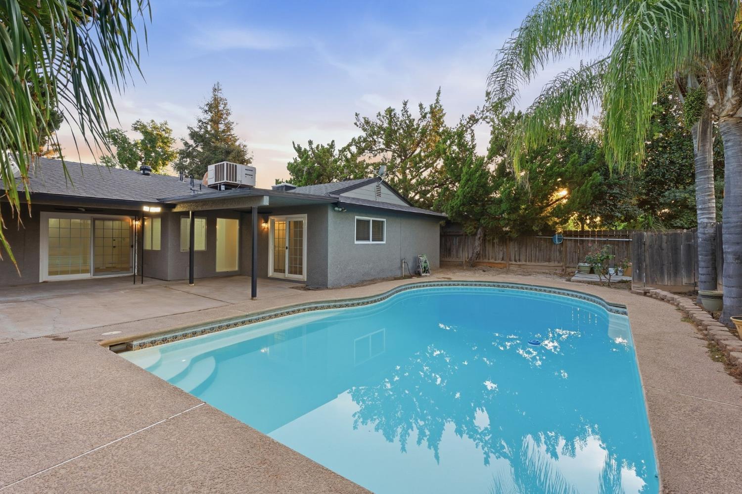 1426 W Minarets Ave, Fresno, CA 93711