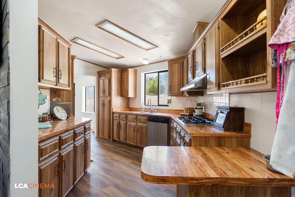 24701 Chamanimani Ct, Tehachapi, CA 93561