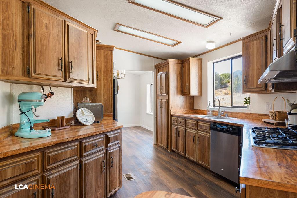 24701 Chamanimani Ct, Tehachapi, CA 93561