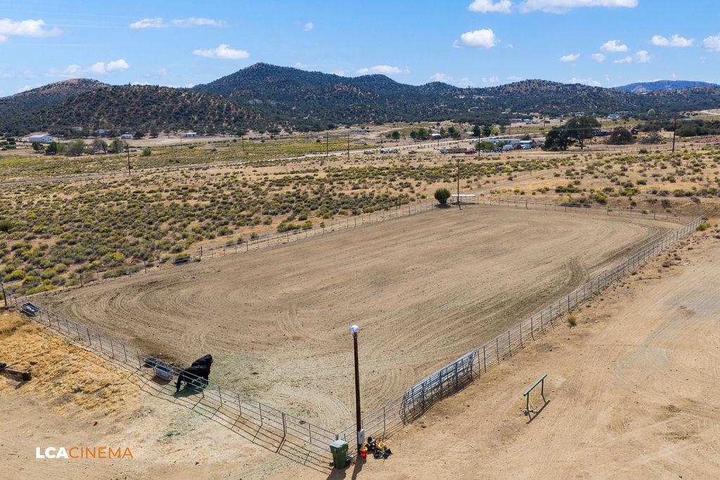 24701 Chamanimani Ct, Tehachapi, CA 93561