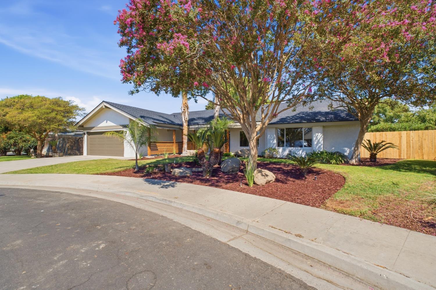 2466 Bliss Ave, Clovis, CA 93611