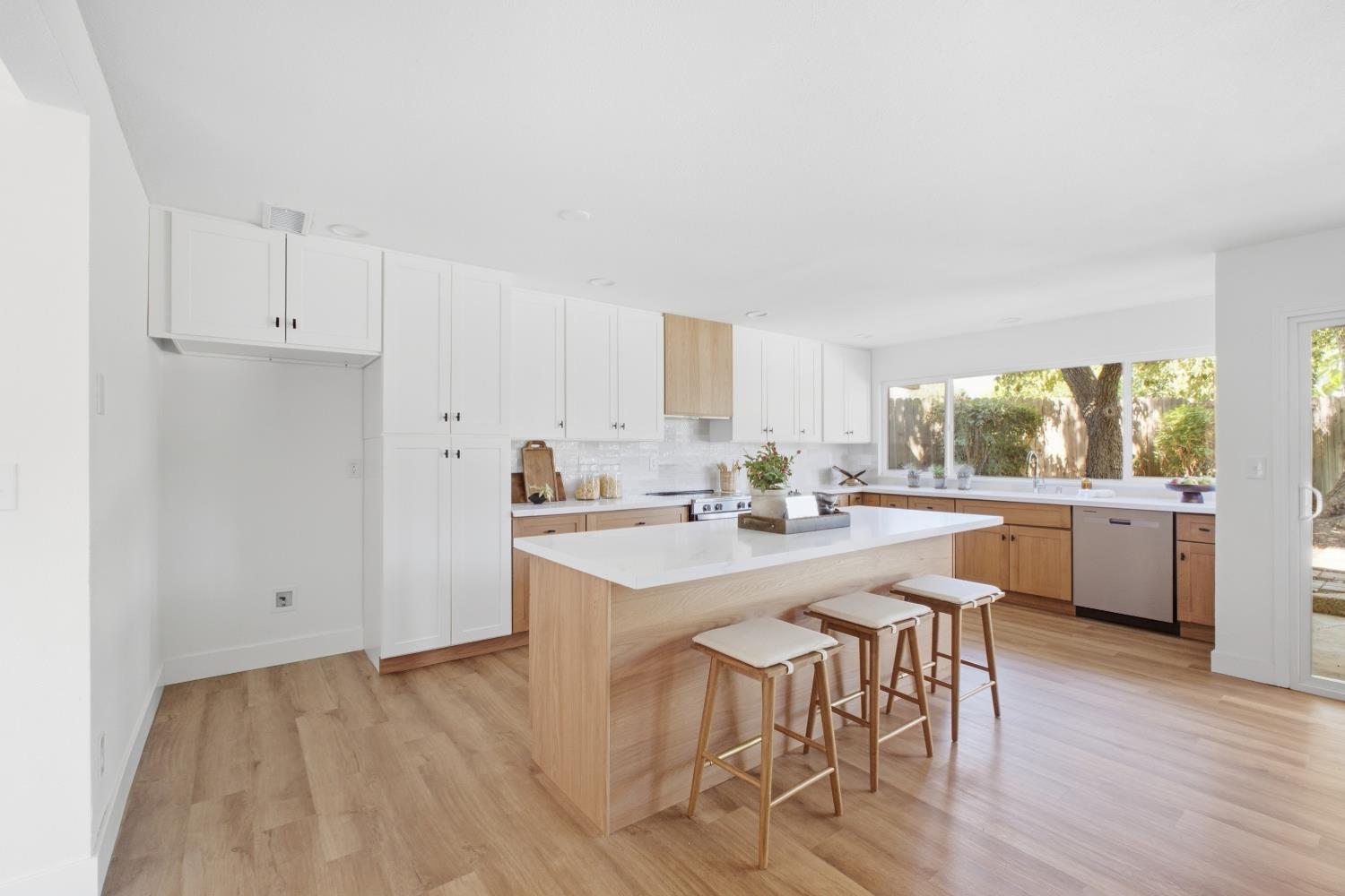 2466 Bliss Ave, Clovis, CA 93611