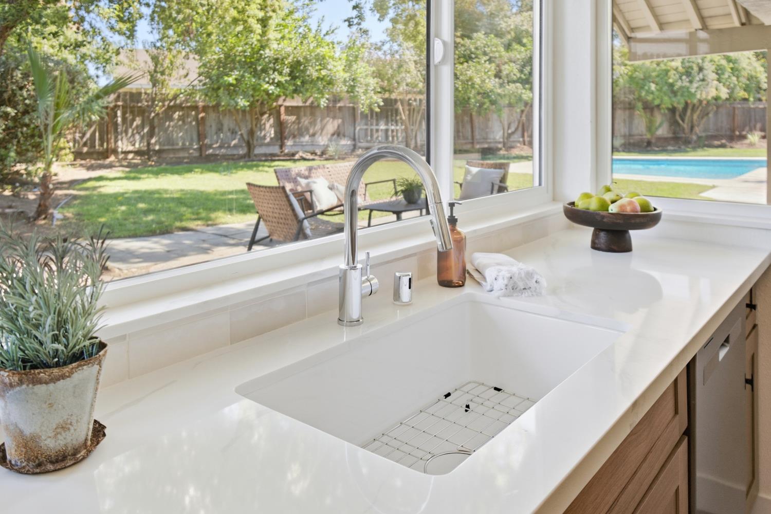 2466 Bliss Ave, Clovis, CA 93611