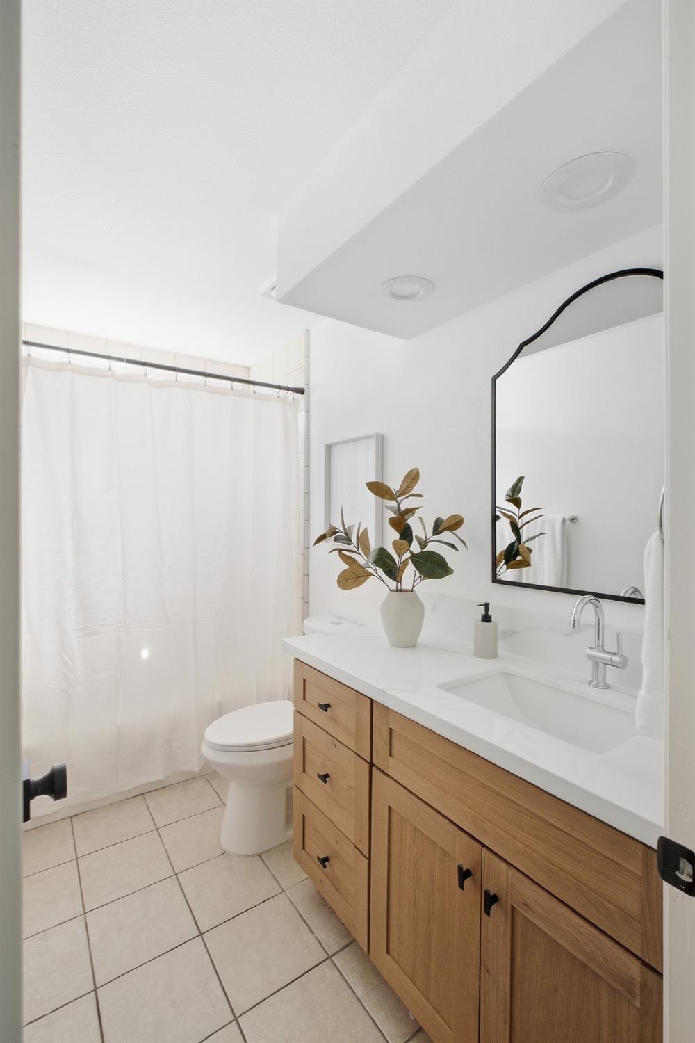 2466 Bliss Ave, Clovis, CA 93611