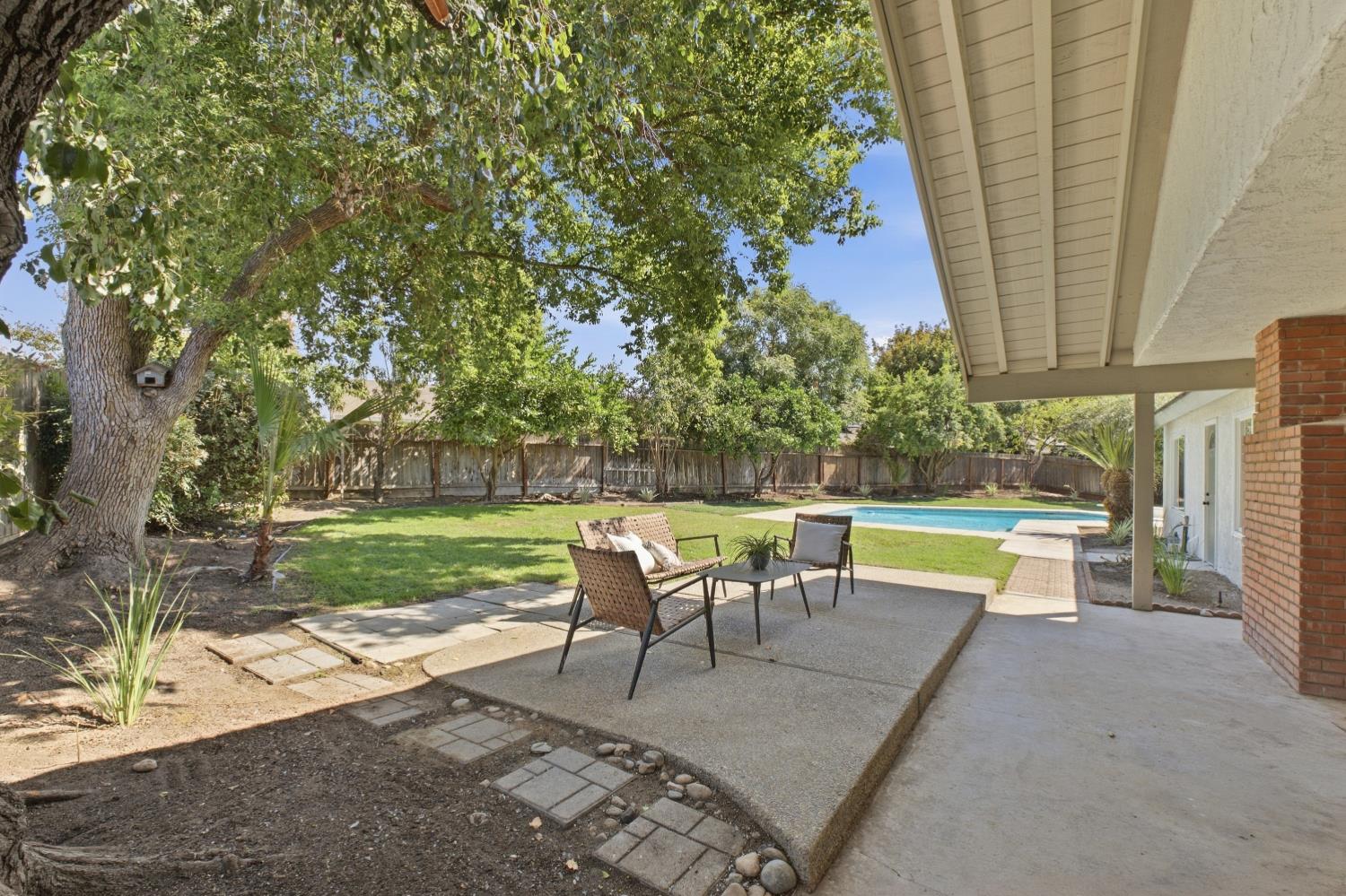 2466 Bliss Ave, Clovis, CA 93611